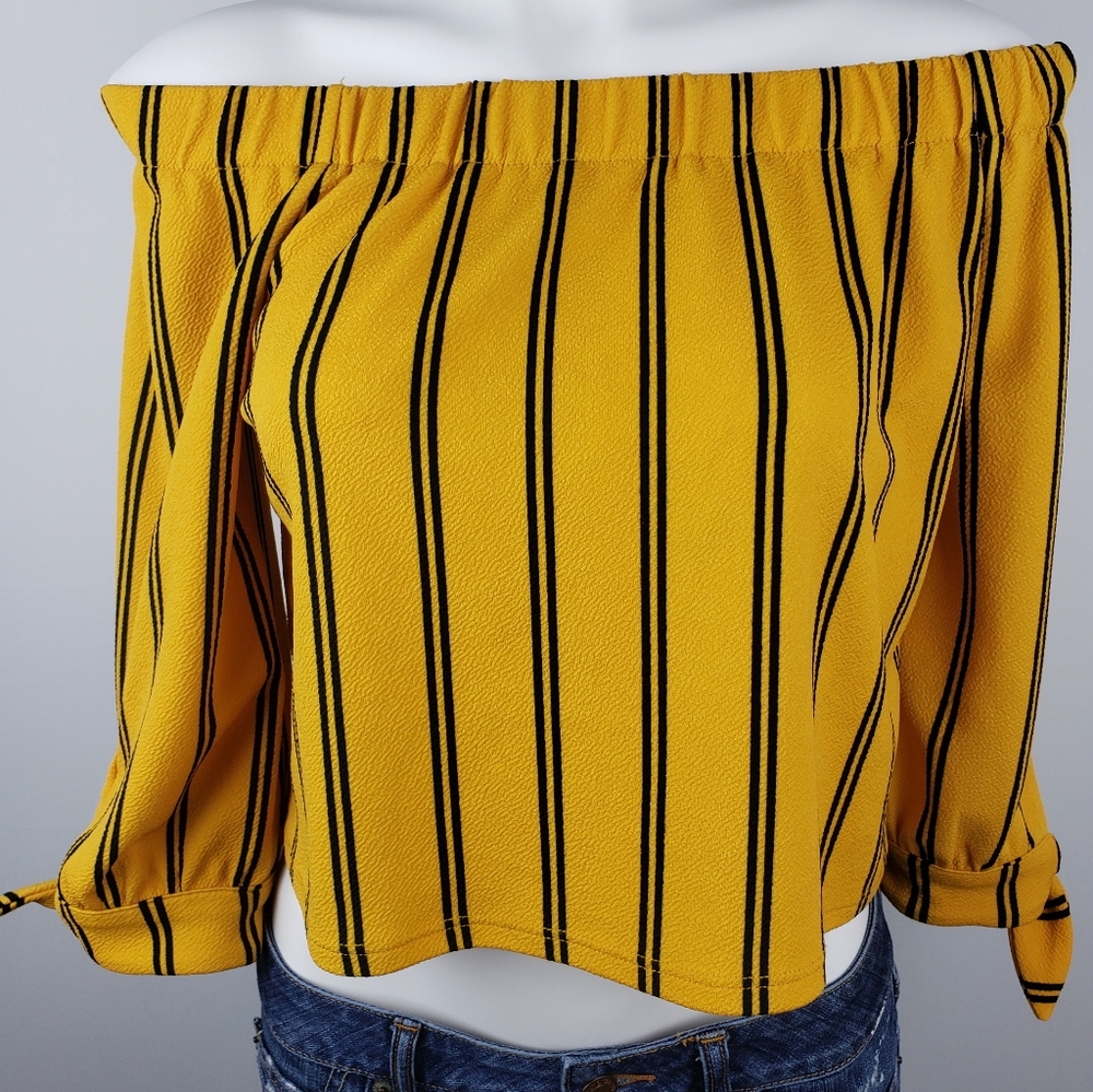 IVOIRE  Off The Shoulder Crop Top